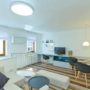  Apartment Centre